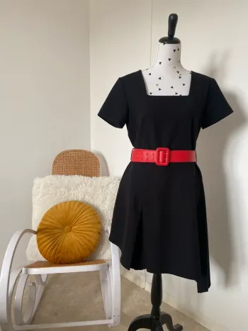 Robe asymétrique noire