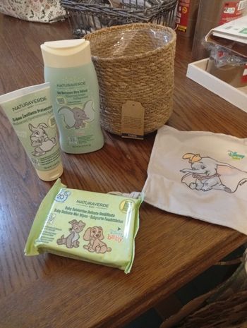 Lot de soins bébé avec doudou neuf