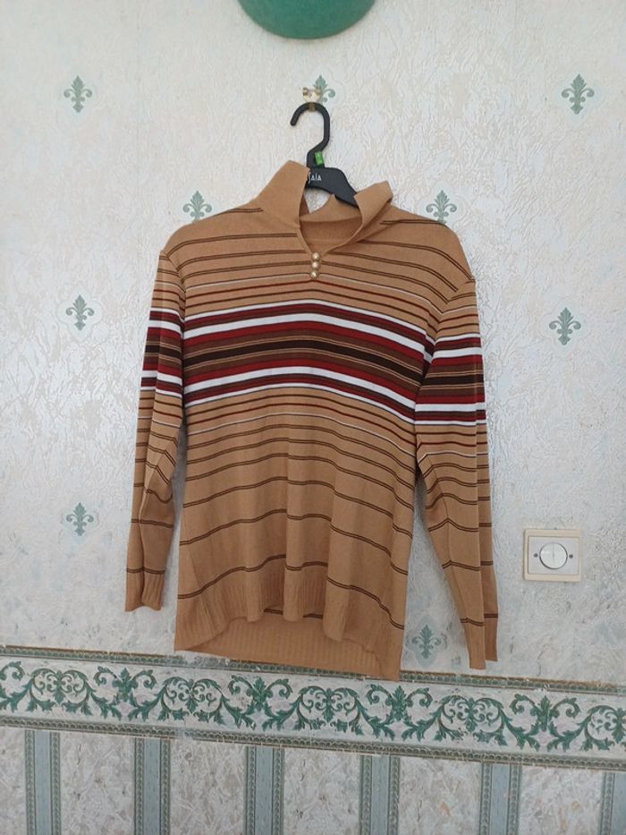 Pull léger rayé