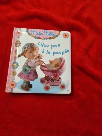Livre 3 p'tite fille lilou joue à la poupée