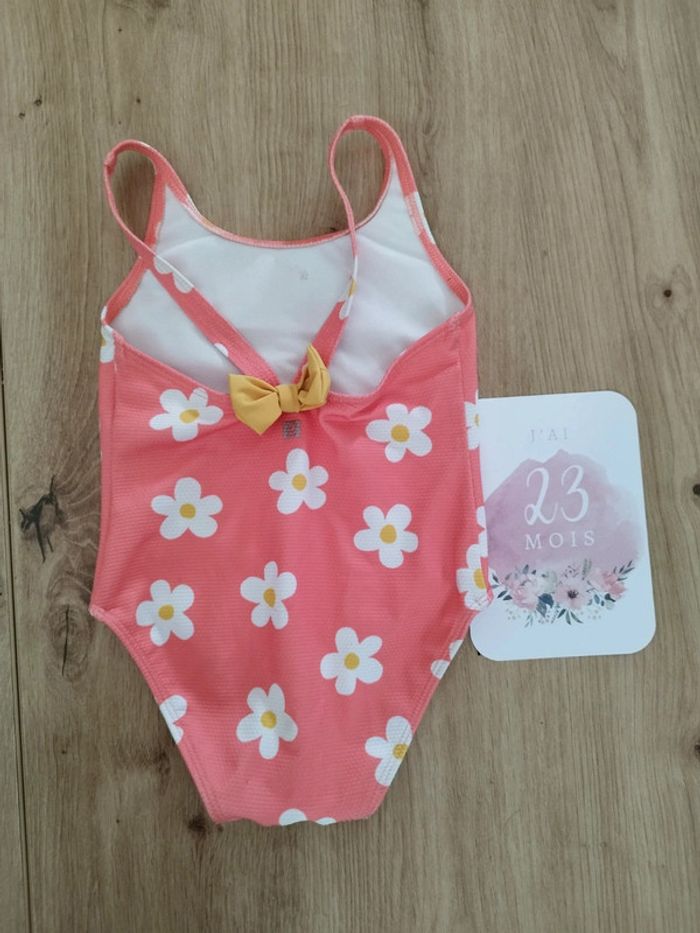 Maillot de bain Decathlon fleuri - photo numéro 3