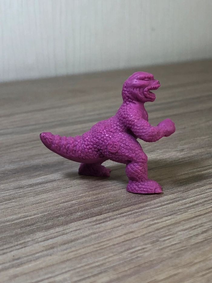 Figurine vintage monster in my pocket, MIMP  dinosaures rose violet - photo numéro 2