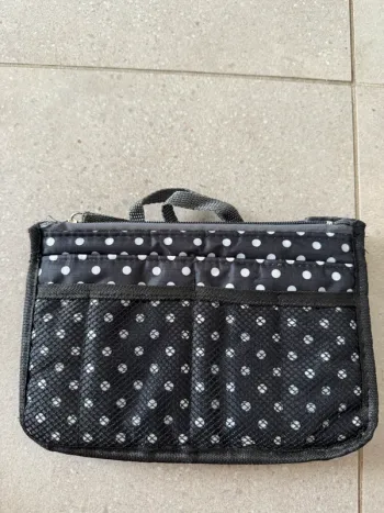 Petite pochette noire et blanche, très bon état, 23*15cm