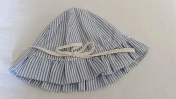 Lot de 2 jolis chapeaux filles très bon état