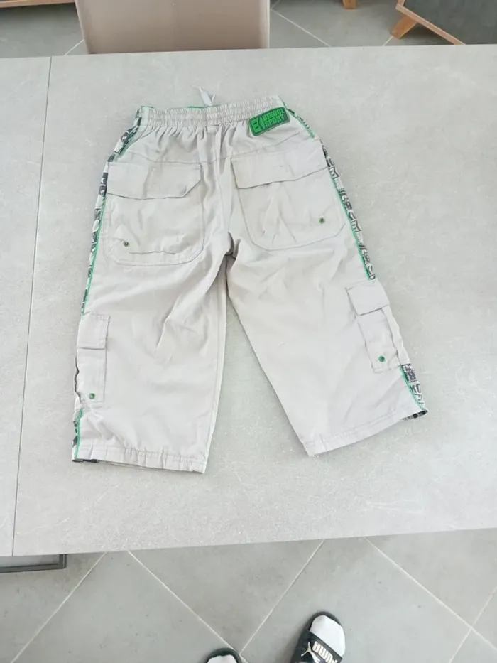 Pantacourt gris pale et vert Bikool Sport taille 12 ans - photo numéro 2