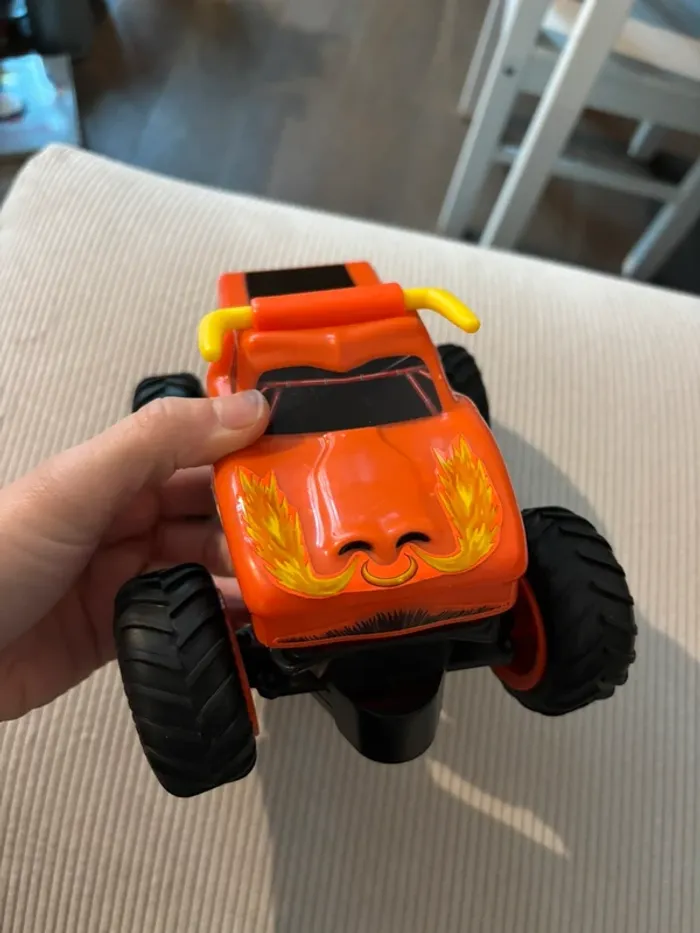 Voiture camion Monster truck bon état