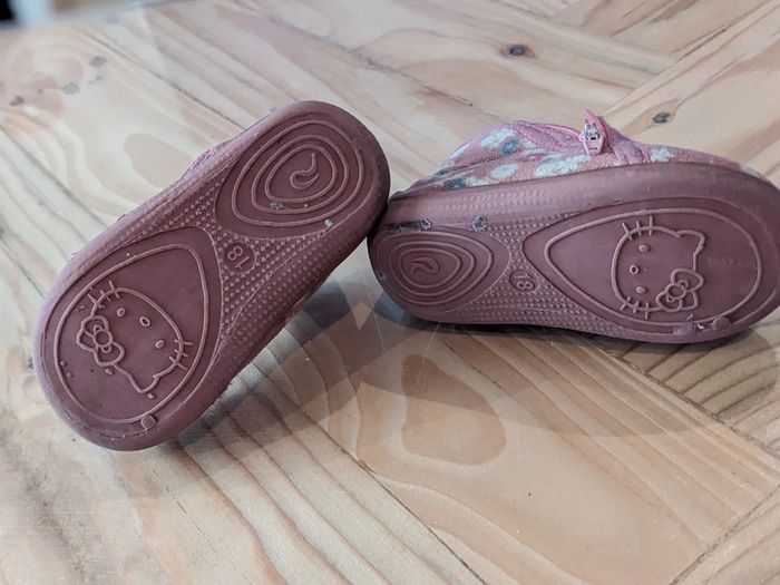 Chausson taille 18 hello ketty - photo numéro 2
