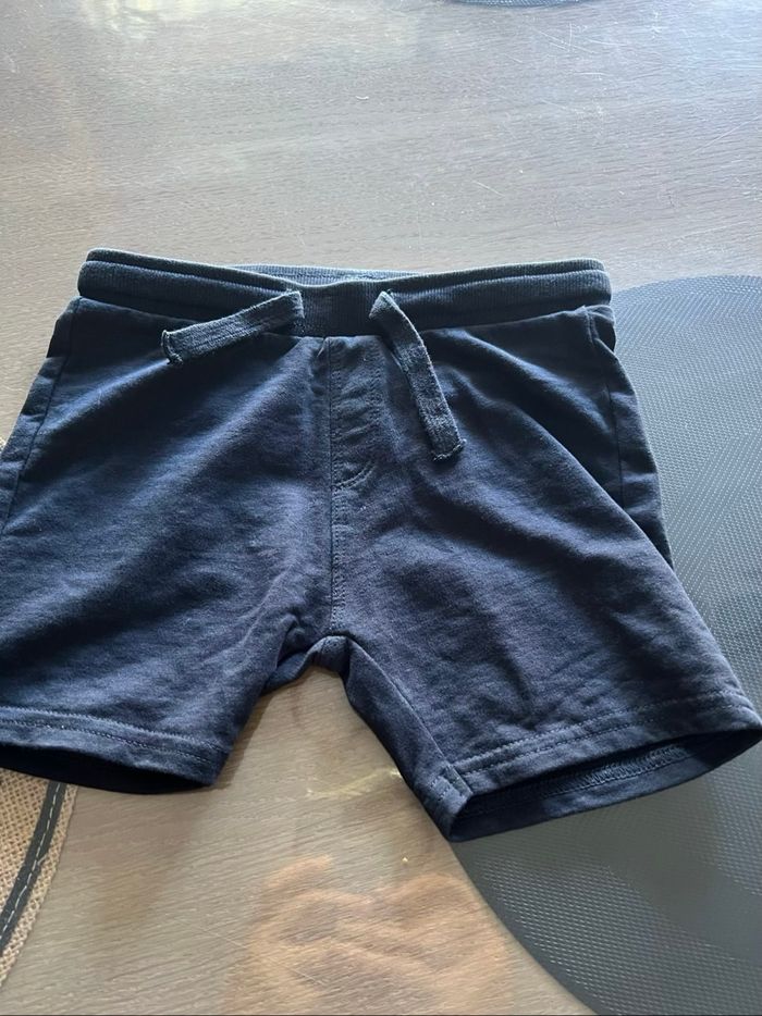 2 shorts 3 ans - photo numéro 2