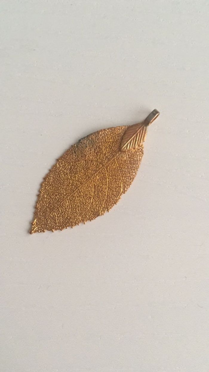Pendentif feuille dorée à l’or - photo numéro 2
