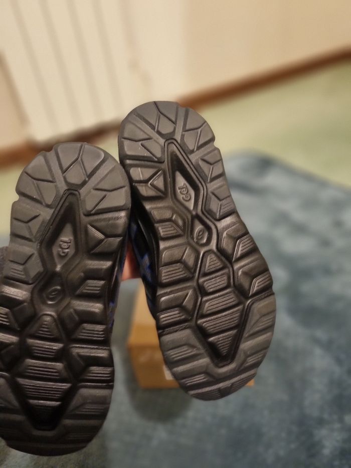 Baskets neuves Asics taille 30 - photo numéro 3