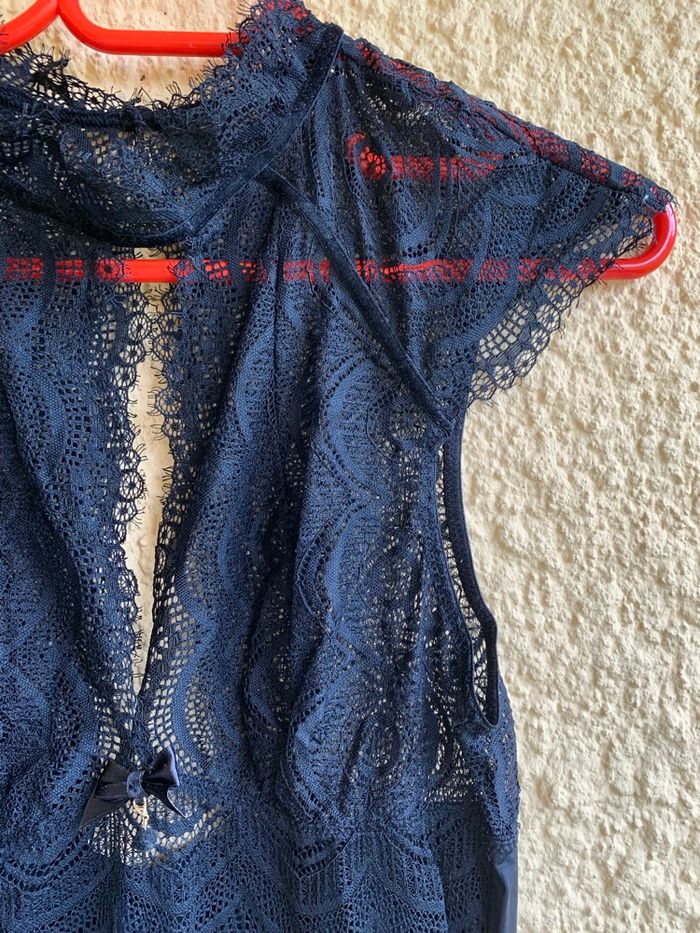 Nuisette noire à dentelles taille 38/40 - photo numéro 2