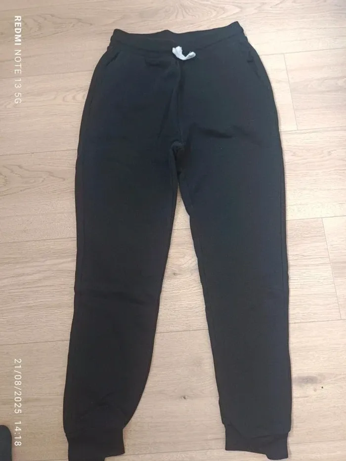 Magnifique jogging La redoute noir taille 12 ans