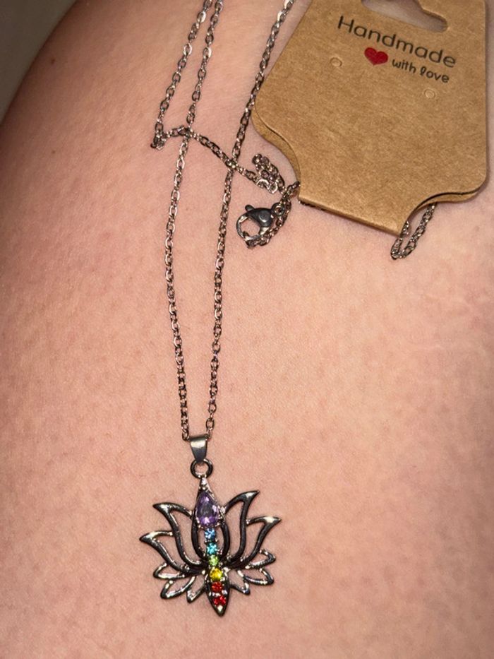 Collier pendentif fleur de lotus et chakra - photo numéro 4