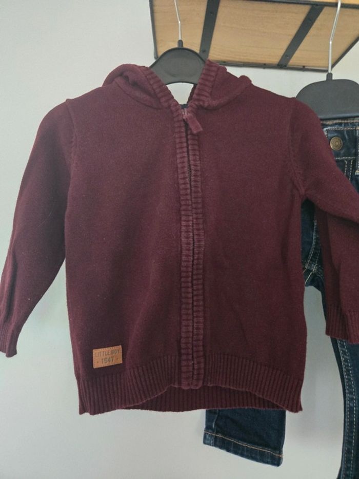 Ensemble Gilet et Jean / Gemo et Tommy Hilfiger 12 mois 👦 - photo numéro 2