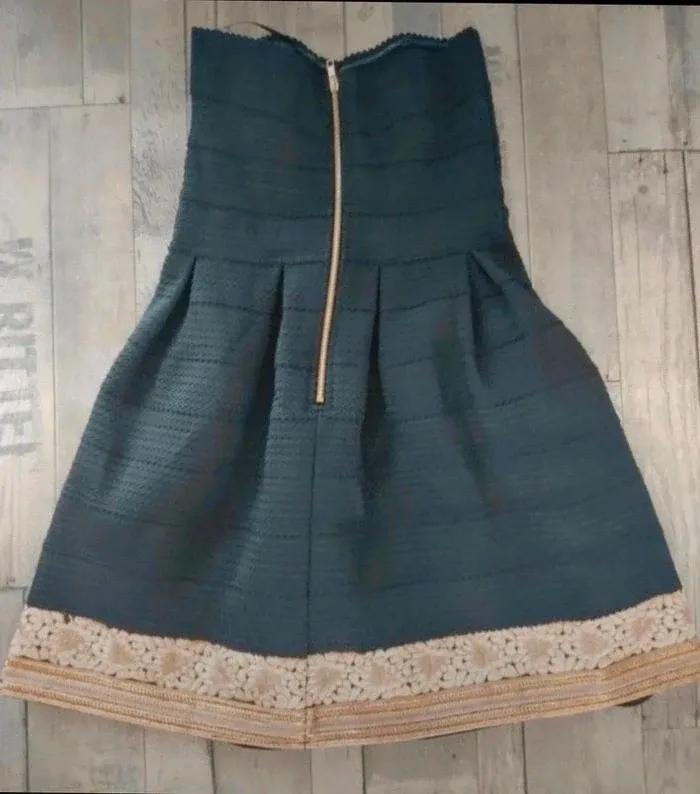Robe bustier noir et or taille S - photo numéro 2