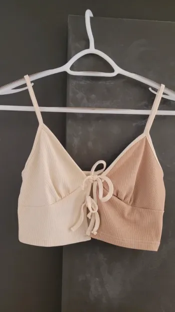 Crop top bicolore nœuds devant
