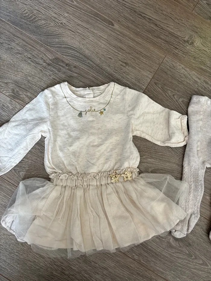 Très jolie robe avec tulle beige en 6 mois - photo numéro 2