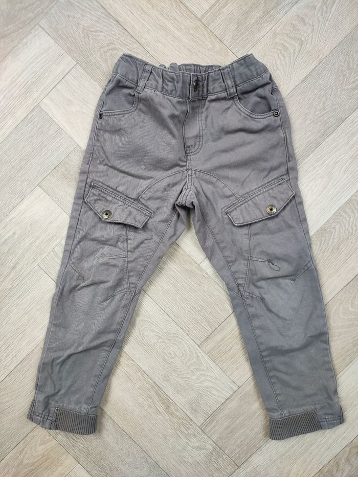 Ensemble mi-saison garçon 4 ans tee-shirt manches longues Cyrillus et pantalon gris - photo numéro 4