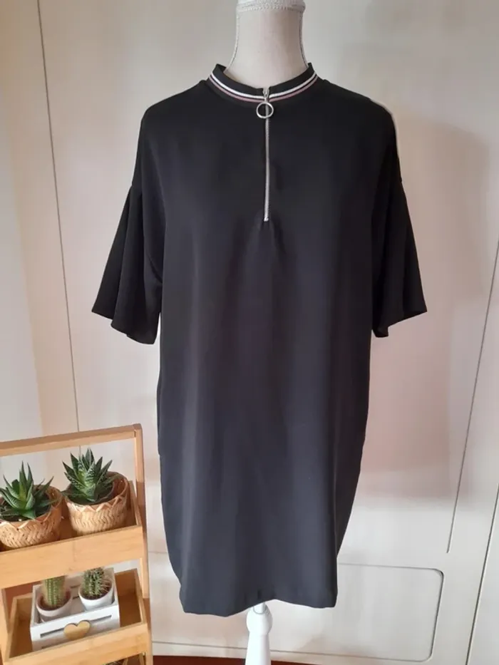 Vestido con cremalleras