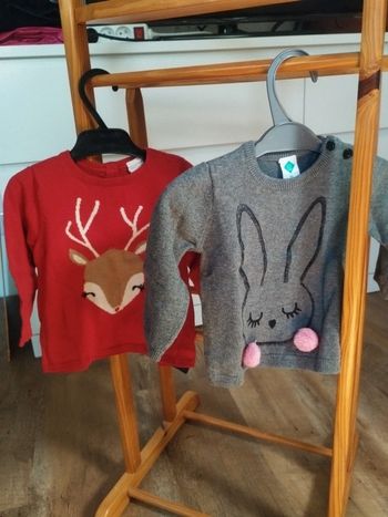 Lot de 2 pulls bébé fille taille 9 mois