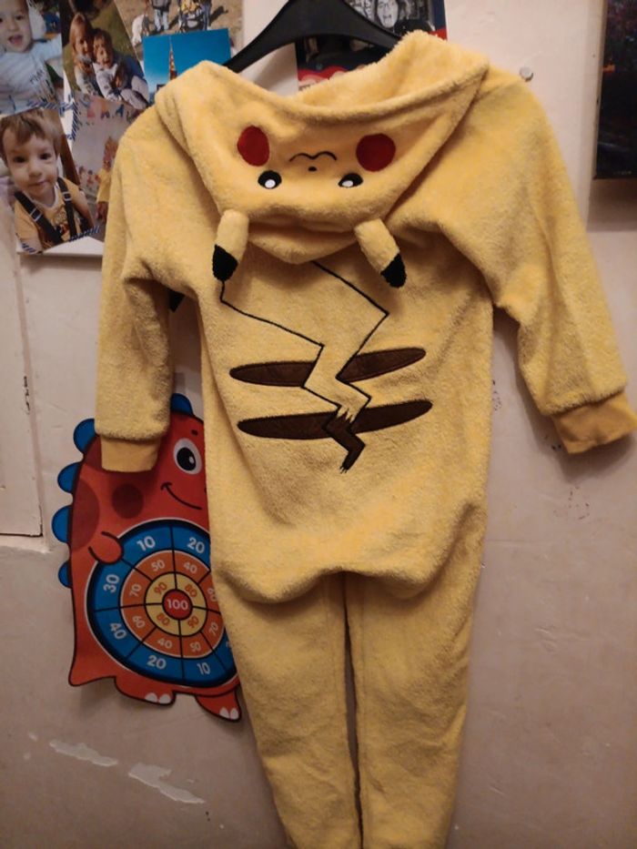 Combinaison pikachu t.6ans pas de vinted go - photo numéro 2