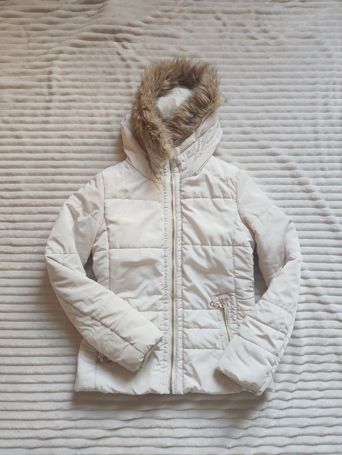 Doudoune blanche Cache Cache T36 – fausse fourrure amovible, chic et chaude ❄️