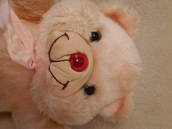 Peluche ours rose qui fait de la lumière