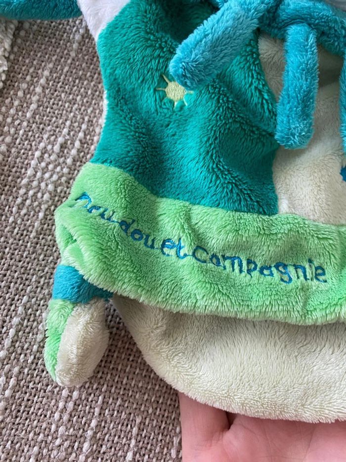 Peluche doudou et compagnie marionnette 26cm souris blanche et verte soleil très bon état - photo numéro 2