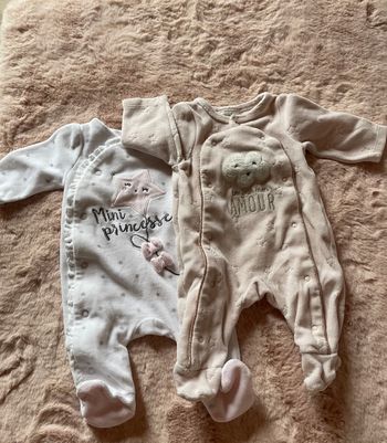 Deux pyjamas