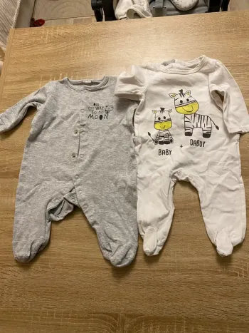Lot de 2 pyjamas fin taille 1 mois