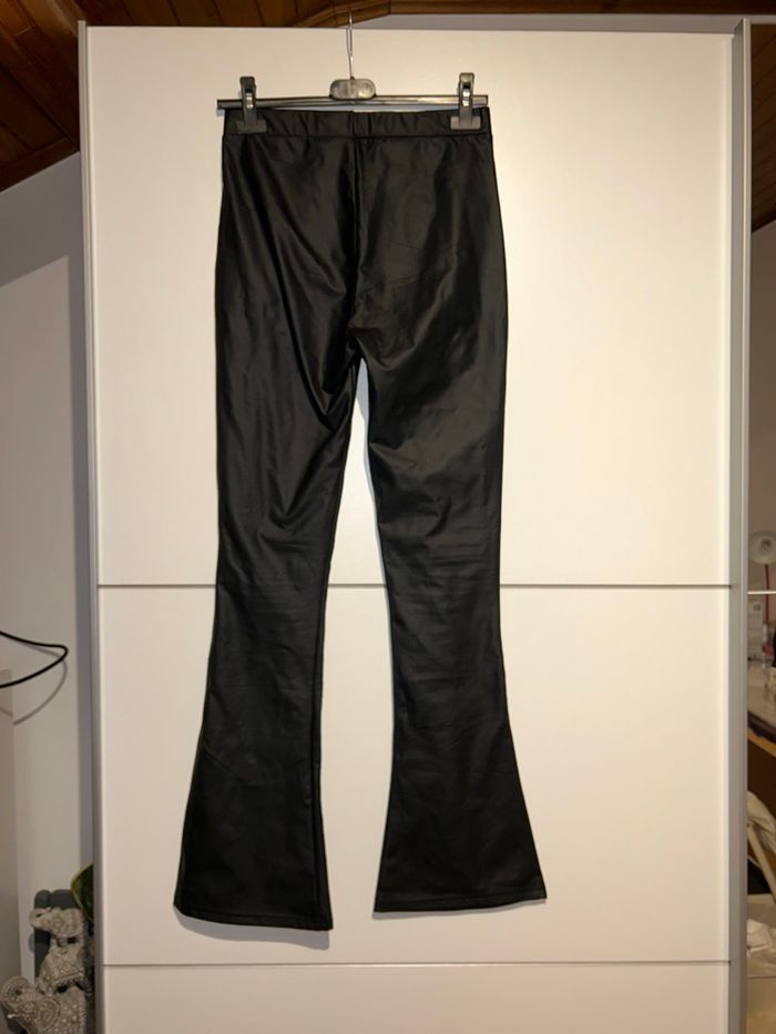 Pantalon patte d’éléphant en similicuir noir – correspond à XS/S – neuf - photo numéro 2
