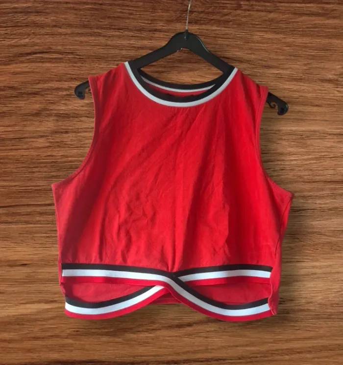🧢 Débardeur rouge sporty & stylé – Taille M 🔥