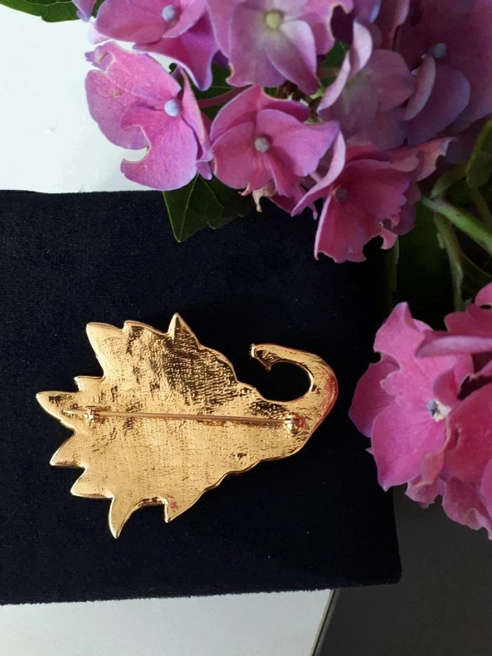 Broche paon vintage plaqué or avec boîte en velure - photo numéro 3