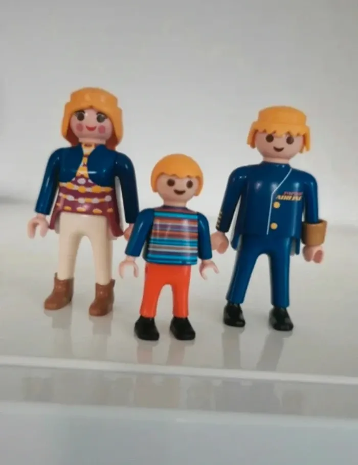Playmobil lot famille maman papa et un enfant