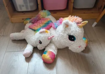 2 peluches licorne