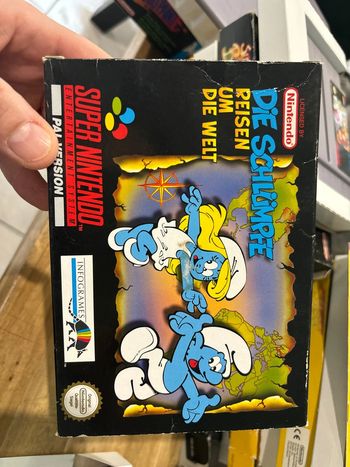 Boitier les Schtroumpfs autour du monde (Die Schlumpfe reiden um die welt).