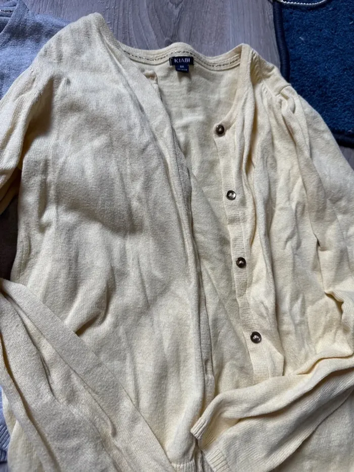 Lot 3 gilets et 2 boléros 8 ans fille Kiabi - photo numéro 4