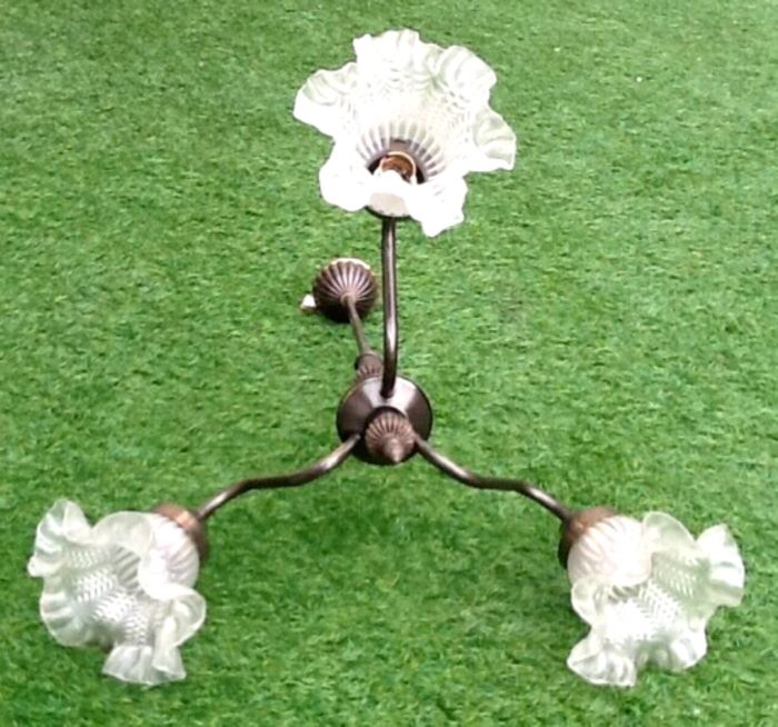 Années 1970 Lustre 3 bras de lumière Tulipes à volants monture laiton patiné - photo numéro 8