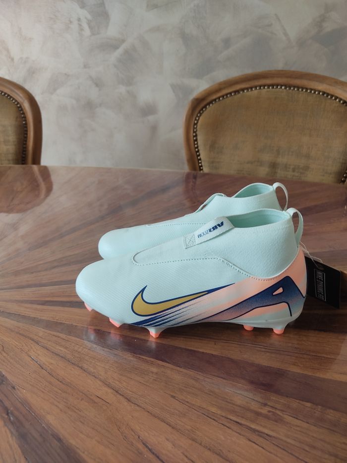 Crampons Nike T 35 - photo numéro 2