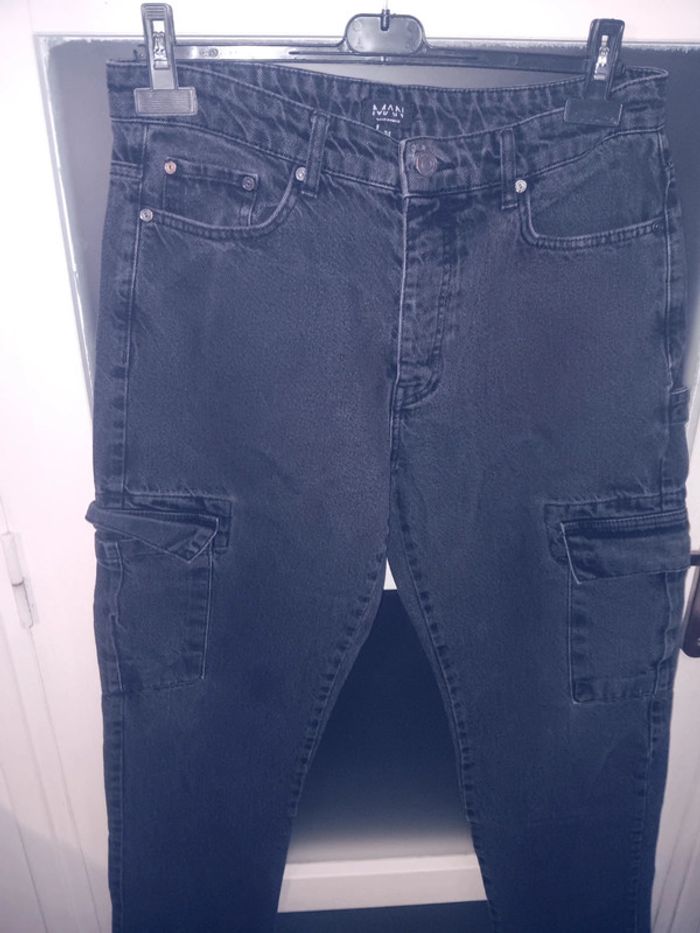 Jean cargo noir taille 40/42 poches latérales tendance - photo numéro 2