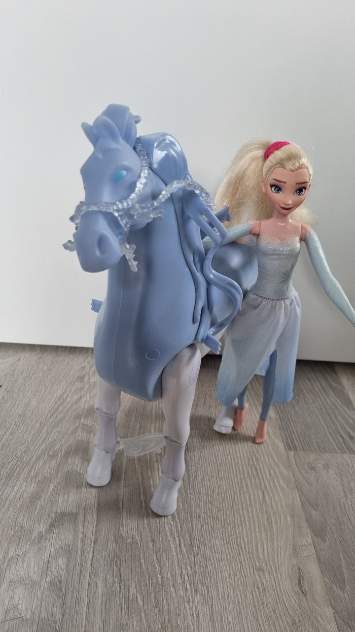 🌸Poupée Elsa et son cheval Nokk interactif - photo numéro 3