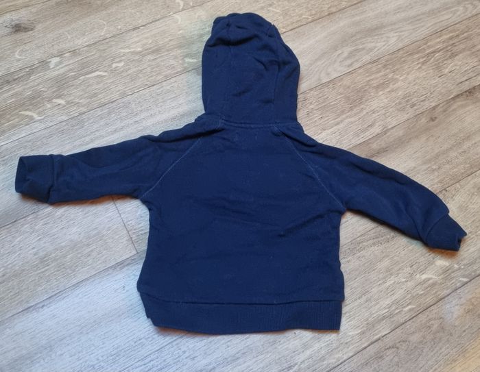 sweat à capuche garçon bleu marine kiabi taille 3 mois - photo numéro 3