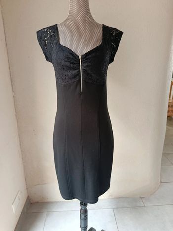 Robe noir cintré dentelle Cache cache Taille 38
