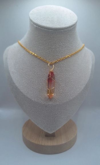 Collier pierre entourée de fil de fer