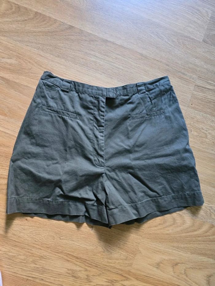 Short kaki
