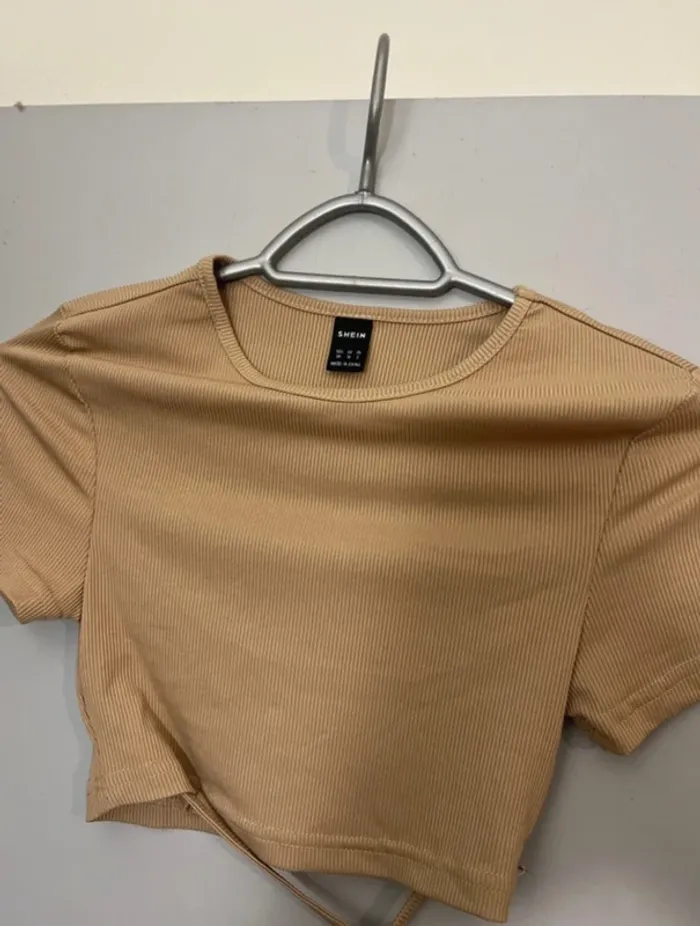 Top beige - photo numéro 2