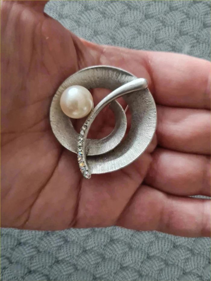 Broche avec perle et strass - photo numéro 2