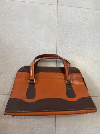 Sac à main marron vintage, il y a quelques marques d'usures, 38*14cm Made in france