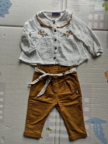 Ensemble brodé jaune moutarde