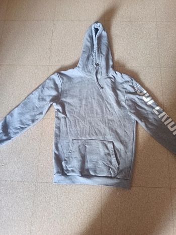 Un sweat avec capuche XS